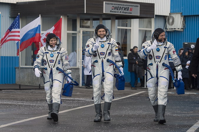 soyuz-ms-11%20walk.jpg