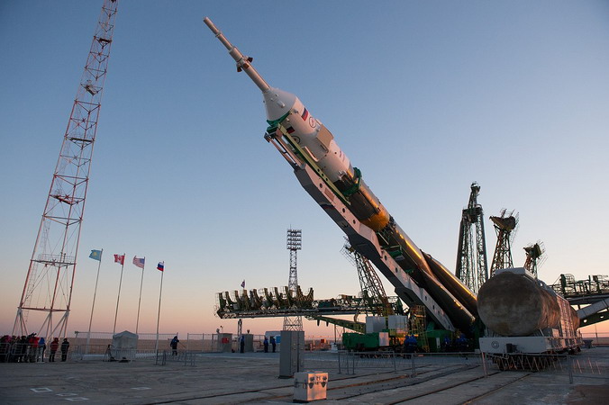 soyuz-tma-07m_erection.jpg