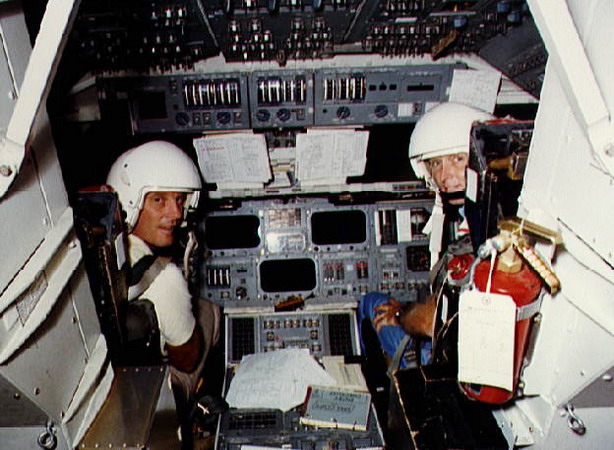 sts-3%20cokpit.jpg