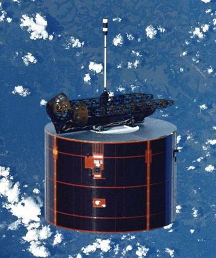 sts-32_syncom.jpg