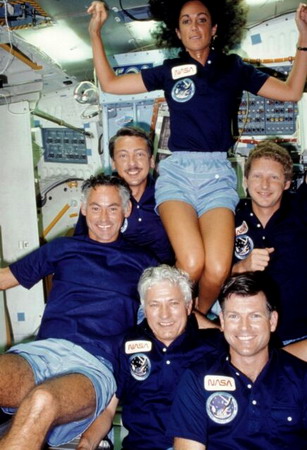 sts-41D%20orbit.jpg