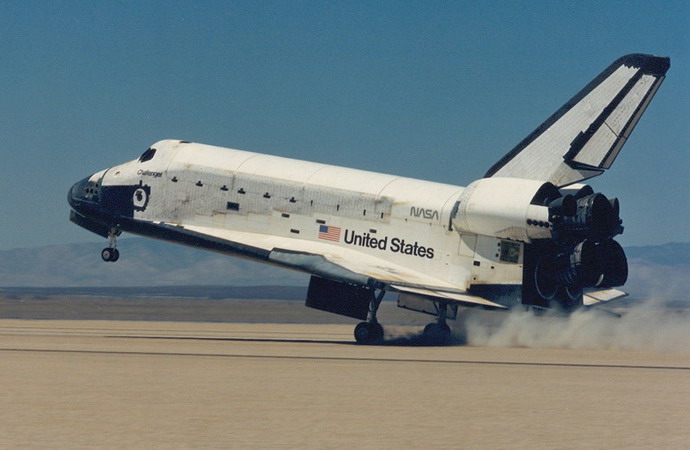 sts-51f%20land.jpg