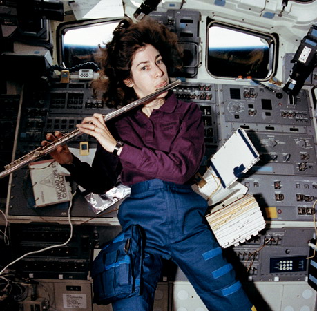 sts-56%20ellen-ochoa-kb5tzz-plays-flute-in-space.jpg