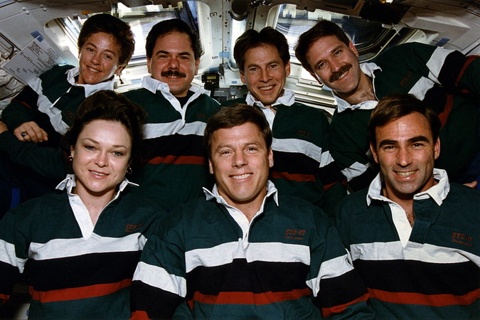 sts-67%20crew%20orbit.jpg