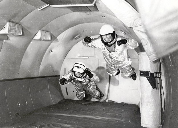 vomit%20Mercury_Astronauts_in_Weightless_Flight_on_C-131_Aircraft.jpg